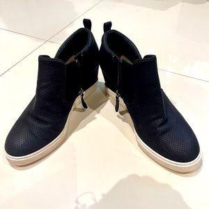 SUSINA Areya Wedge Black Sneakers Size 7 1/2 M